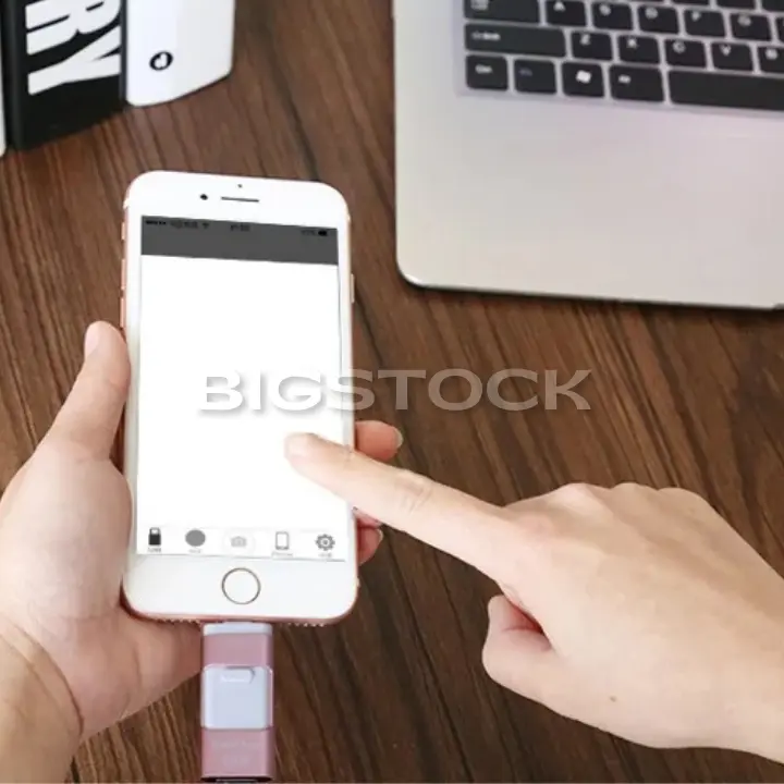 Pen Drive Universal 4 em 1 para Celular™ - IOS, Android, USB e Tipo C - Image 6